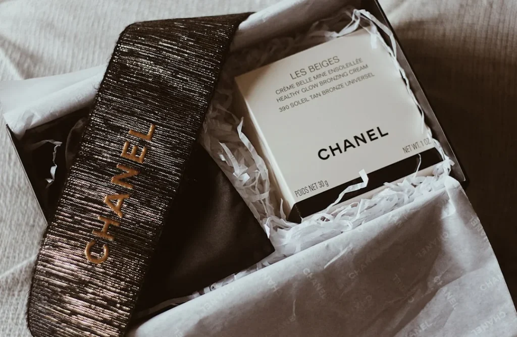 30代向けアイメイク　大人の魅力を引き出す！基本と応用テクニック